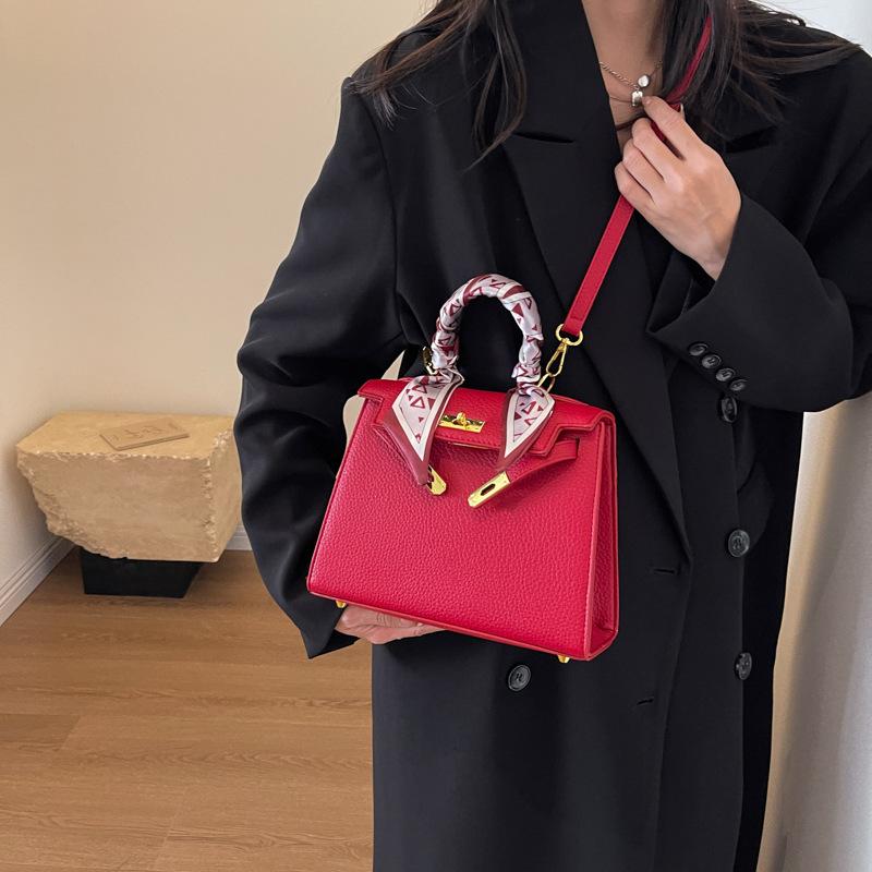 Nová klasická červená svatební ruční taška přes rameno s křížením pro ženy