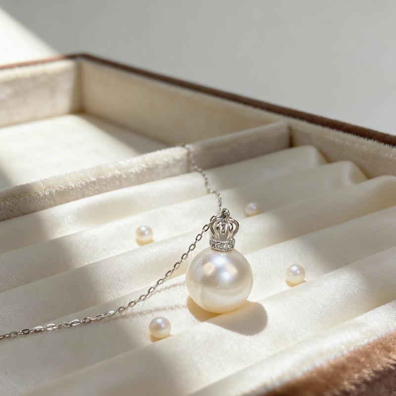 S925 Sterling Silver Crown Pearl Pendant Necklace - Fashionable and Versatile 925 Silver