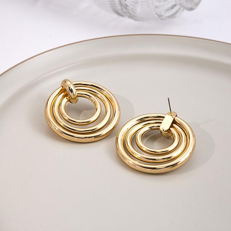 Mehrfach-Ring-Runde Ohrstecker, Einfache Metall-Geometrische Ohrringe, Hochwertige Hohlring-Ohrringe für Damen