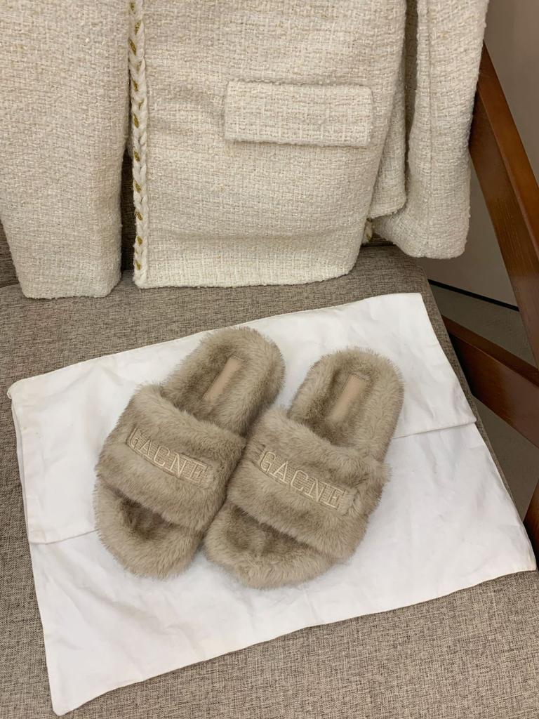 Thick-soled fluffy slippers women's shoes outer wear 2025 new autumn and winter fashion letter muffin plush cotton mop