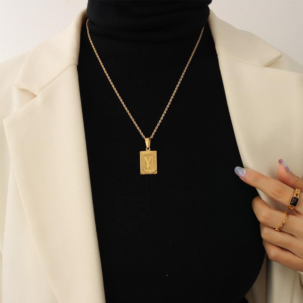 Qiong Yao Hip Hop 26-Letter Square Pendant Necklace, Clavicle Chain, 18K Gold Plated Titanium Steel.