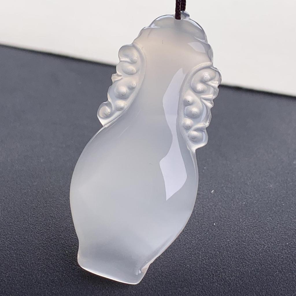 Pure Agate Chalcedony Vase Pendant: Small Peace and Safety Ornament for Jewelry Selection