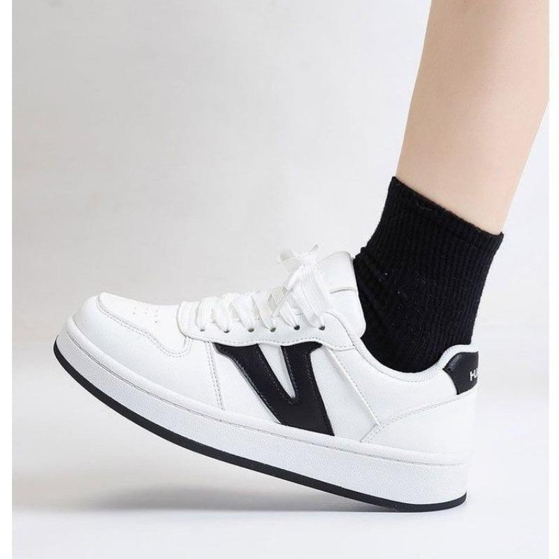 Breathable versatile lightweight casual board shoes autumn new niche design sense thick-soled white shoes women