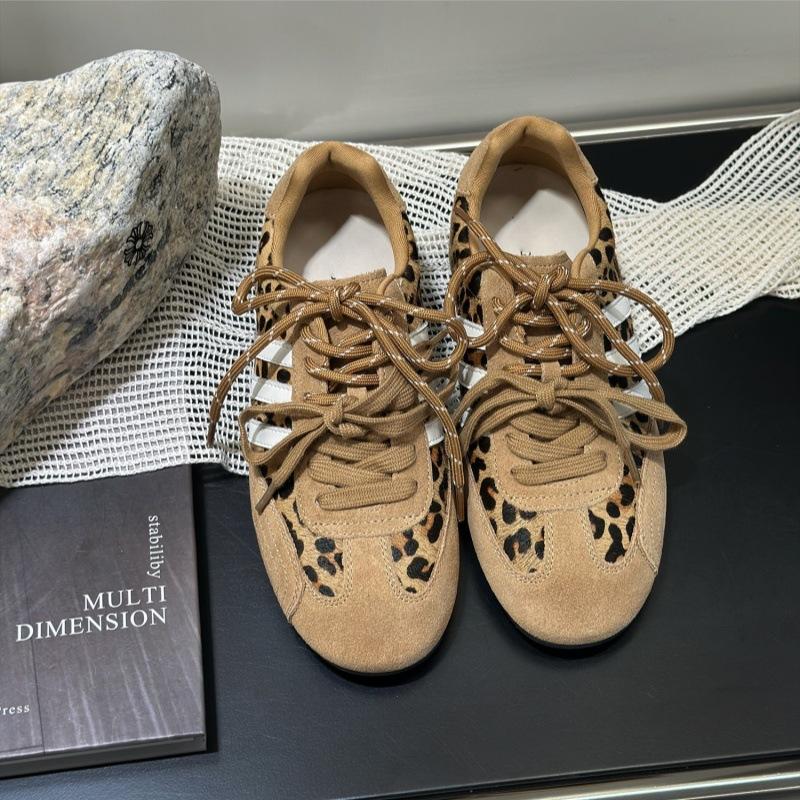 2025 autumn new retro German training shoes women's thick-soled heightened lightweight soft-soled jogging casual sports shoes