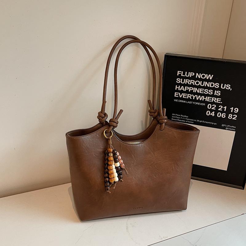 Retro High-appeal Underarm Bag, Large-capacity Commuter Bag, Simple Single-shoulder Tote Bag