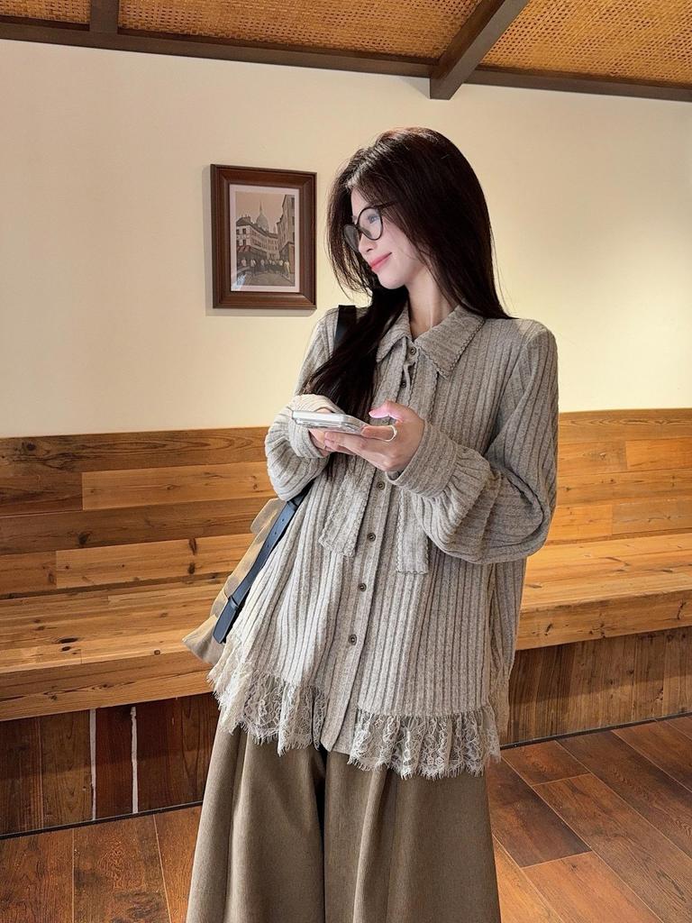 Women's Plus Size Retro Long Sleeve Shirt with Flowy Ribbons, Lace Patchwork, Autumn/Winter Layered Design