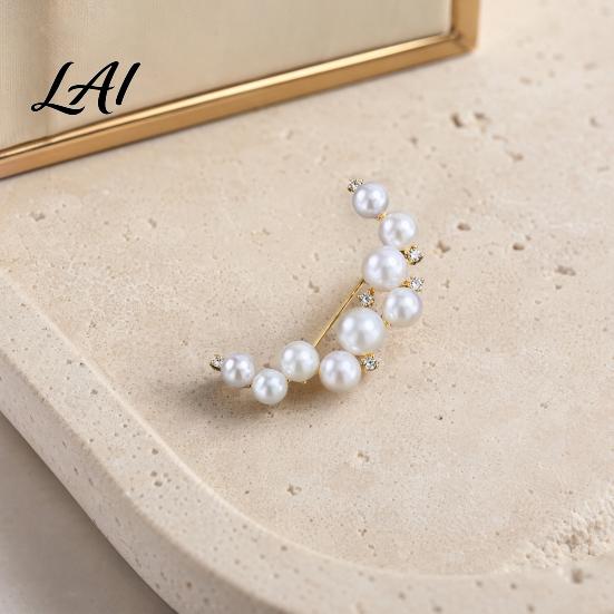 Rhinestone Brooch Pin Curved Design Imitation Pearl Lapel Versatile Daily Wear Pearlescent Texture Badge for Coats Shirts Scarves Accessories