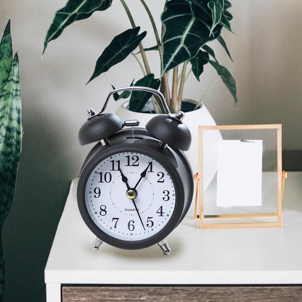 Alarm Clock with Silent Ticking and Retro Design for Bedroom Decor