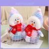 Niedliche Plüsch-Schneemannpuppe mit bunten Schals, perfekt für die Weihnachtsdekoration