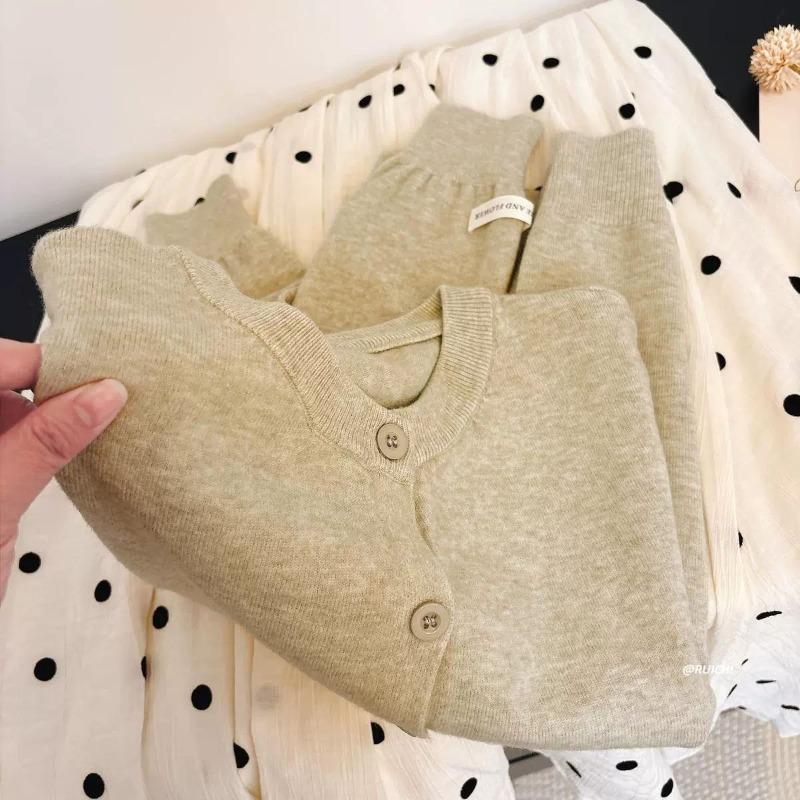 

Knitted cardigan women s lazy style long-sleeved sweater autumn thin niche coat light luxury covering meat average size [recommended 80-60kg]