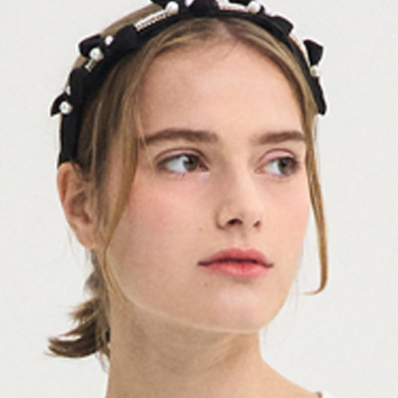 SORRY TOO MUCH LOVE Pearl Point Gem Ribbon Hairband_Black