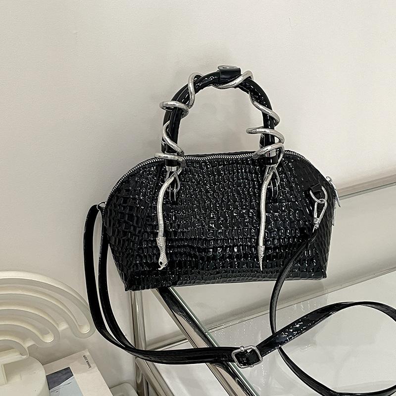 

Women s bag new European and American fashion crocodile pattern personalized retro versatile portable messenger shell bag women s bag single bag without snake chain чёрный