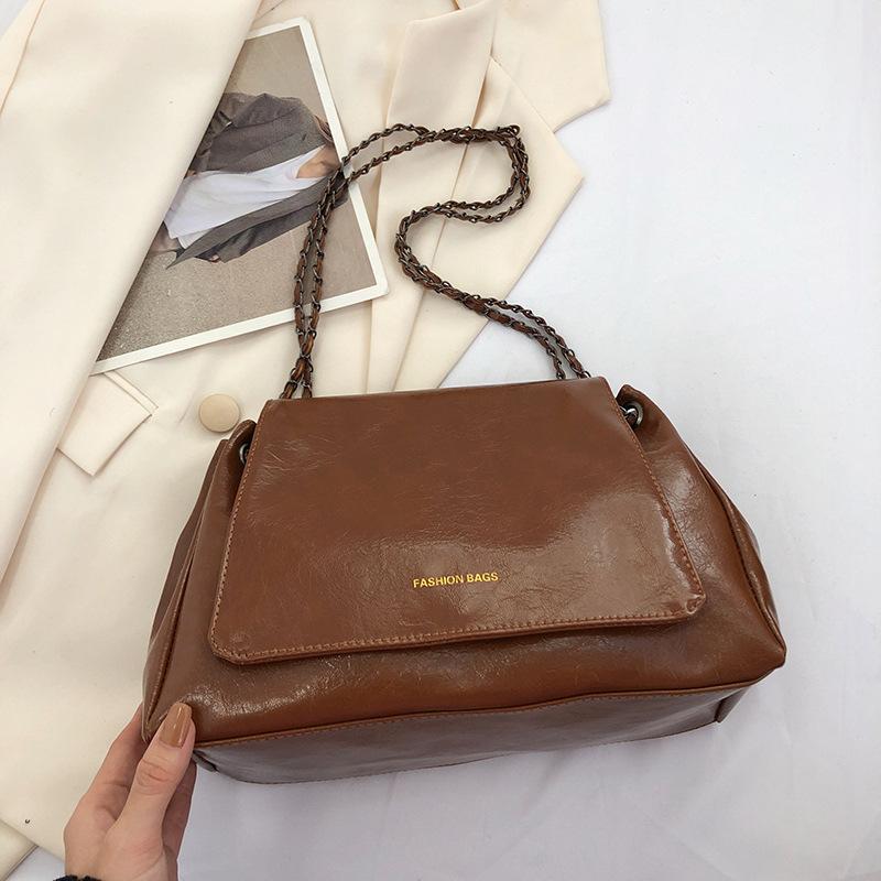 Large capacity soft leather bag women's 2025 new fashion simple retro commuter tote bag retro versatile messenger bag