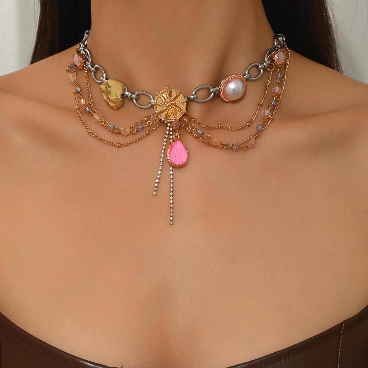 

Модне кольє для жіночих ювелірних виробів золотий