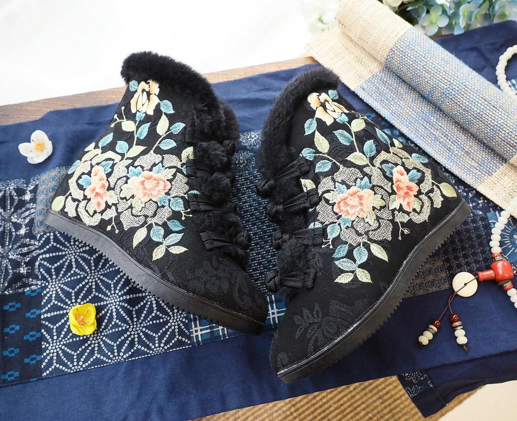 Winter Quilted Fleece-Lined High-Heeled Cotton Boots with Frog Closure and Floral Gold Thread Embroidery