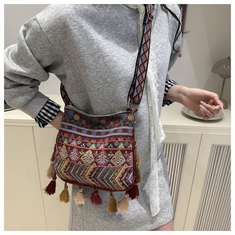 Bohemian Tassel Shoulder Bag for Women Fashion Ethnic Style Crossbody Tote Purse