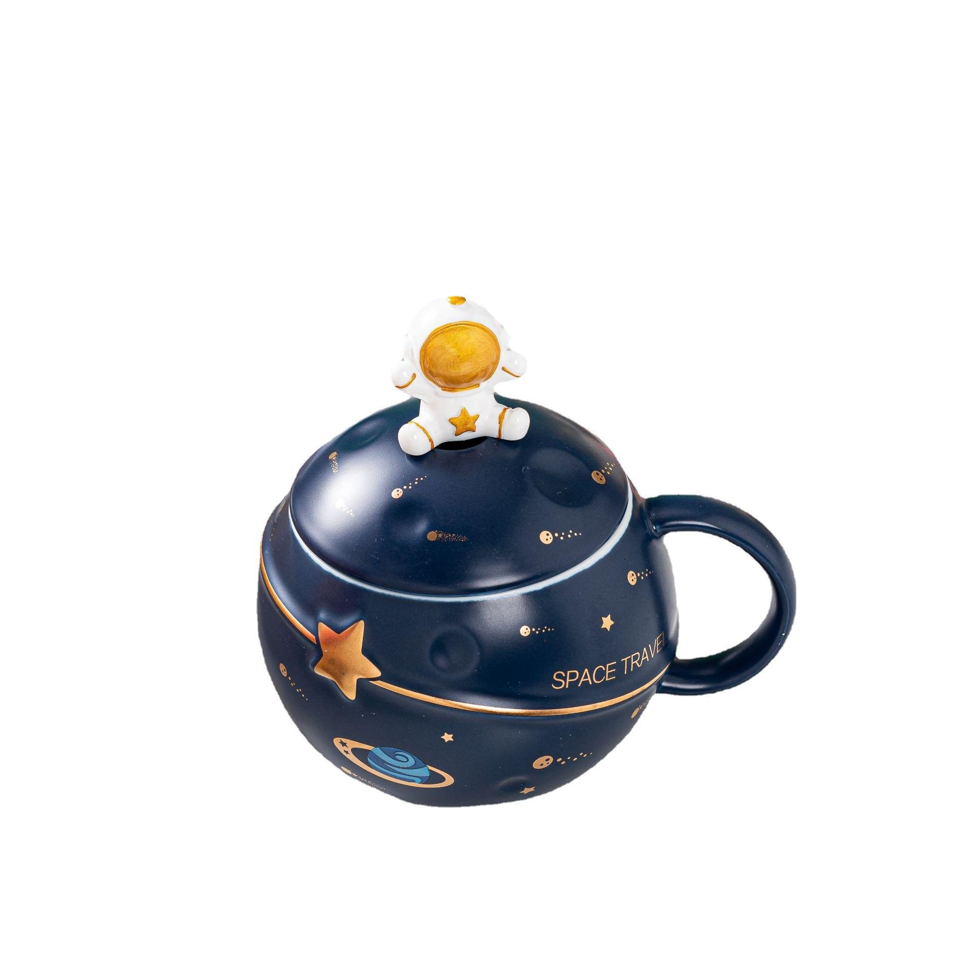 

Творческий рельефный кубок Планета Кружка астронавт Керамическая чашка астронавт Высокоценный сувенир Подарок на открытие 420ml