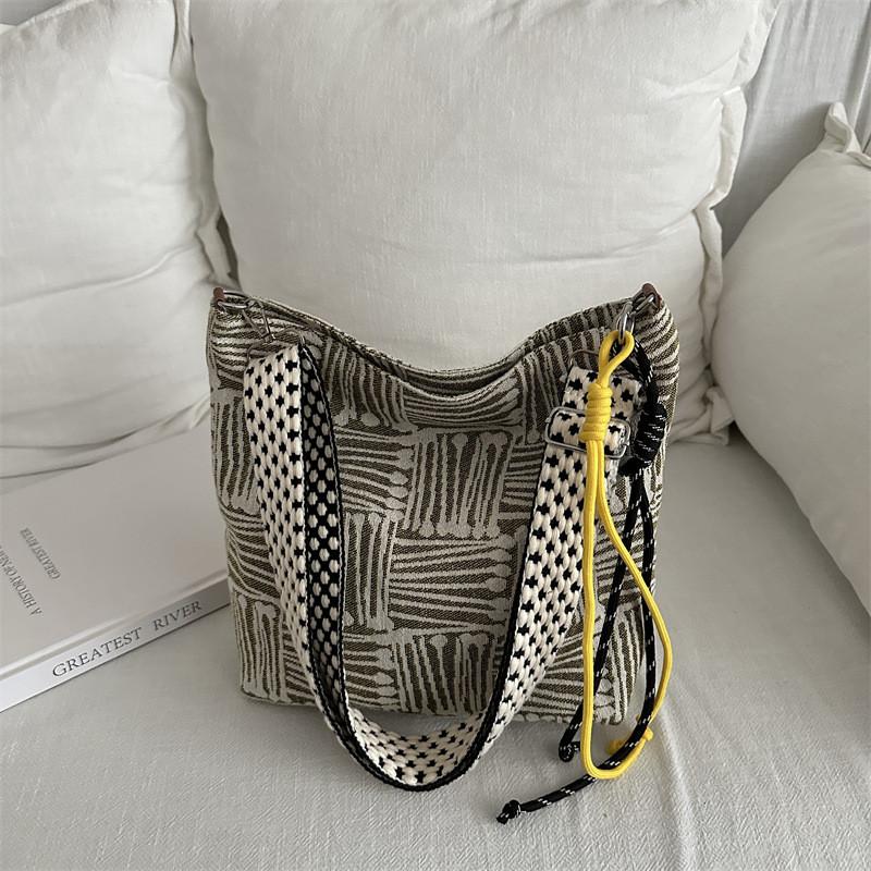 Beautifully Crafted Medium Sized Shoulder Bag For Women In Vibrant Fall Colors жёлтый