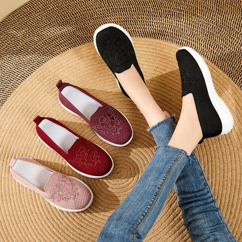 Shoes Women's Autumn New Women's Shoes Old Beijing Cloth Shoes Casual Fashion Embroidered Mother Shoes Shallow Mouth Single Shoes