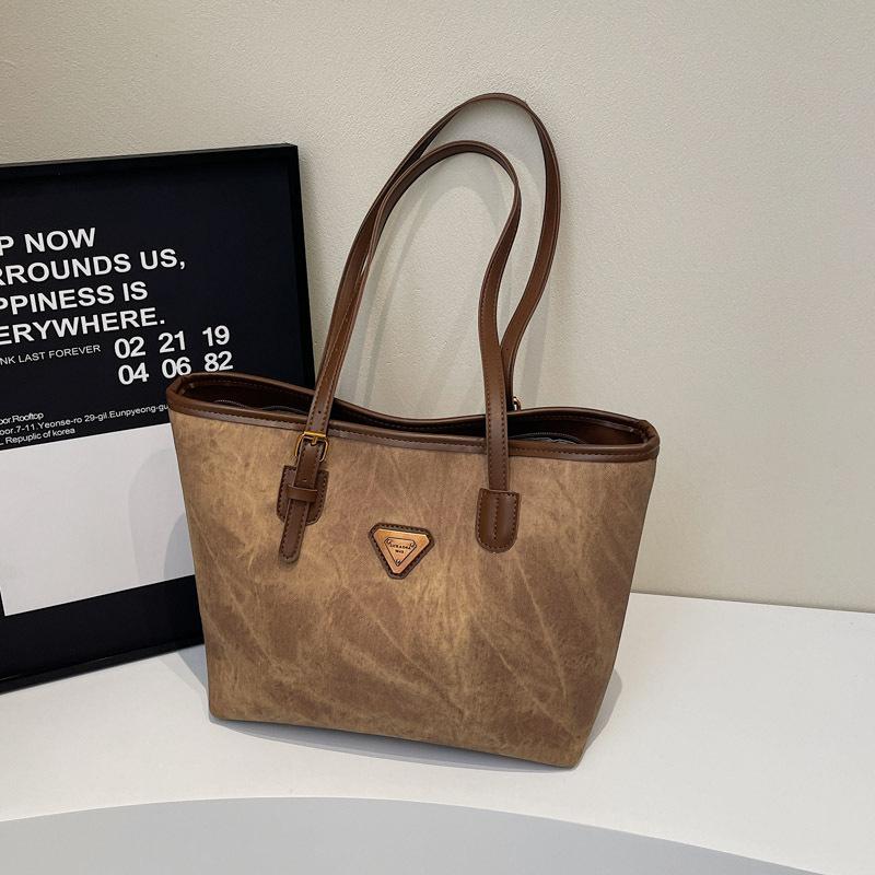 

Retro bag women s large-capacity new versatile simple shoulder armpit bag fashionable commuter tote bag