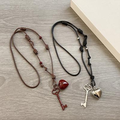 Collier Pendentif Clé d'Amour Style Doux et Cool Féminin Design de Niche Sens de la Personnalité Mode Tempérament Polyvalent Chaîne de Cou Chaîne de Pull