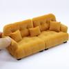 Detaillierte kleine Sofa-Modellfigur mit Kissen für Bastelbegeisterte und Szenendisplay-Dekorationen Maßstab 1/20 1/25 1/30