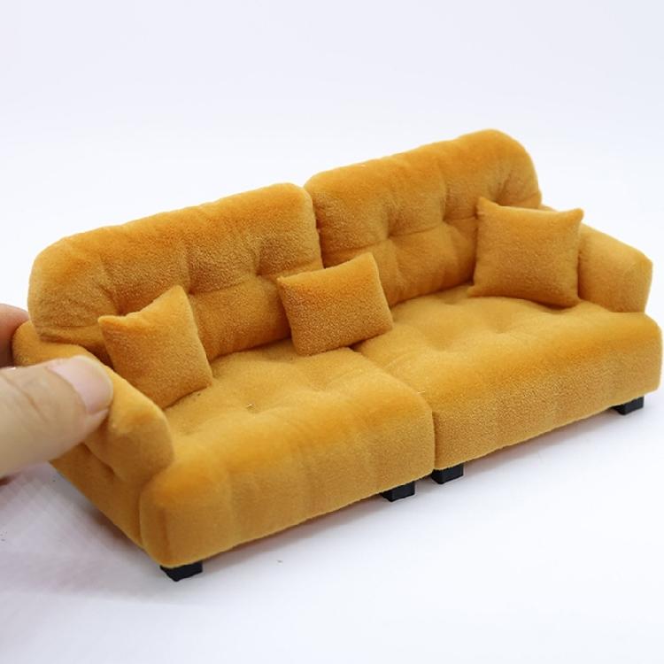 Detaillierte kleine Sofa-Modellfigur mit Kissen für Bastelbegeisterte und Szenendisplay-Dekorationen Maßstab 1/20 1/25 1/30