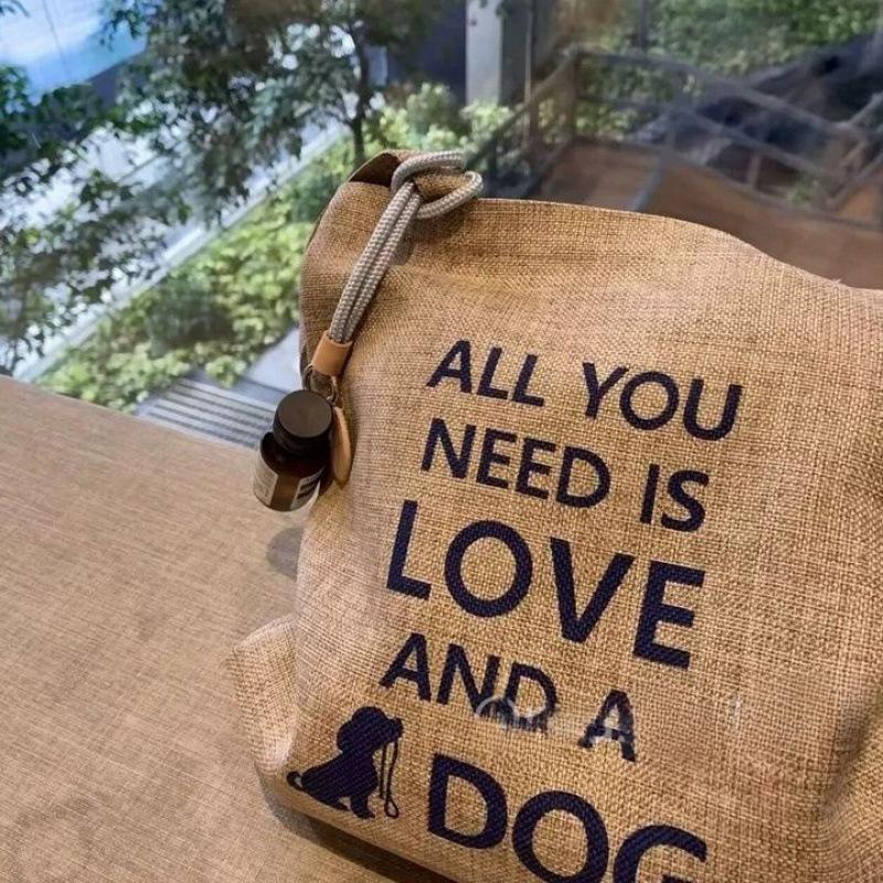 

Вместительная холщовая сумка через плечо Mori Art из льна с дизайном в виде букв