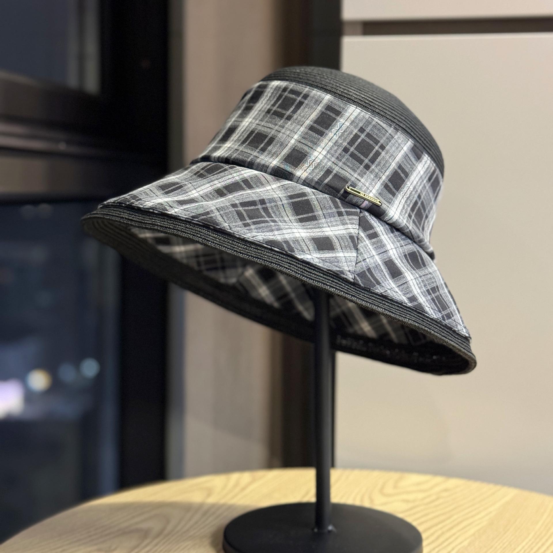 

The Korean-style mixed-style personalized sun hat for women in spring and summer is simple, versatile, and sun protection. It features a large brim Adult54-60Adjustable чёрный