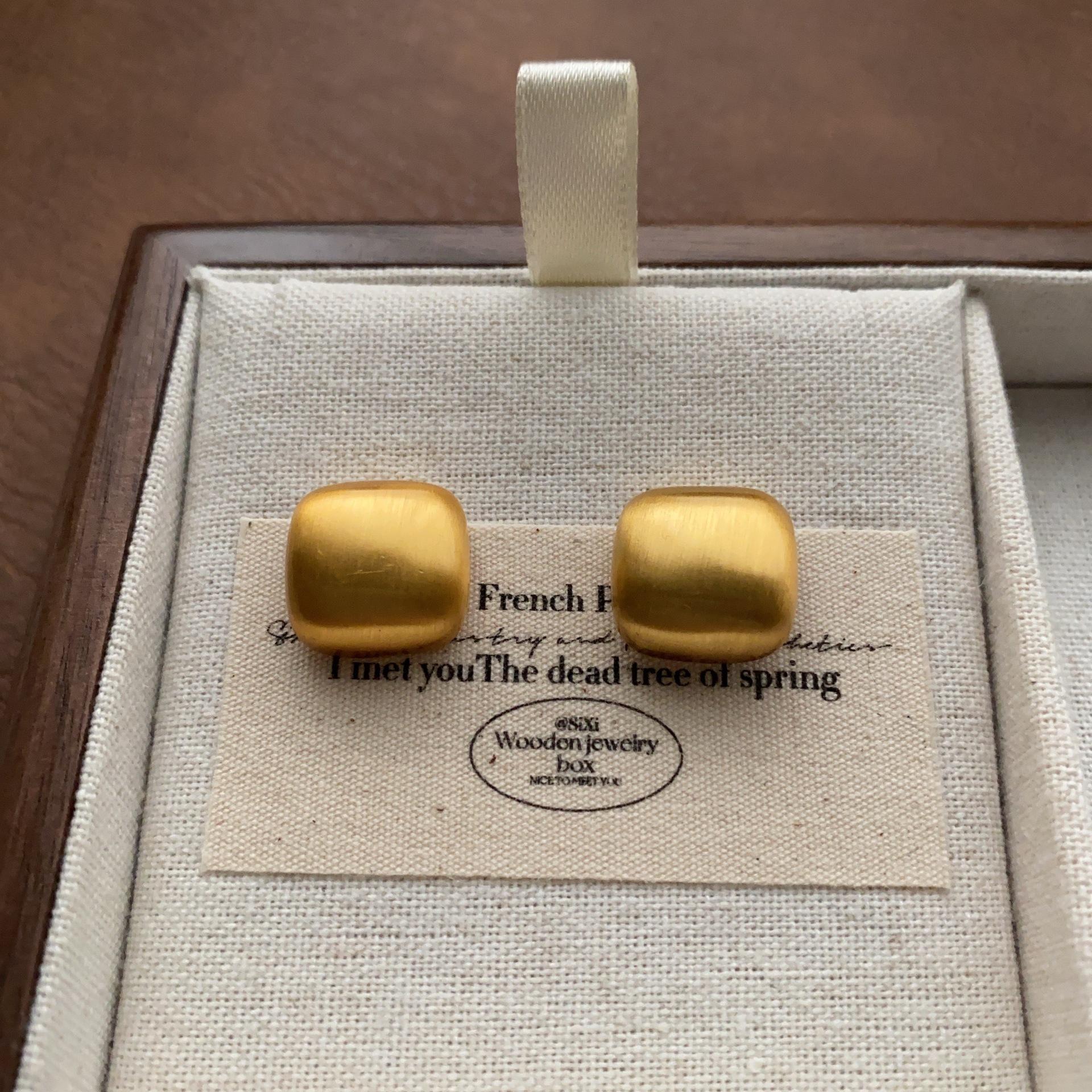 Retro minimalist square stud earrings, personalized stud earrings