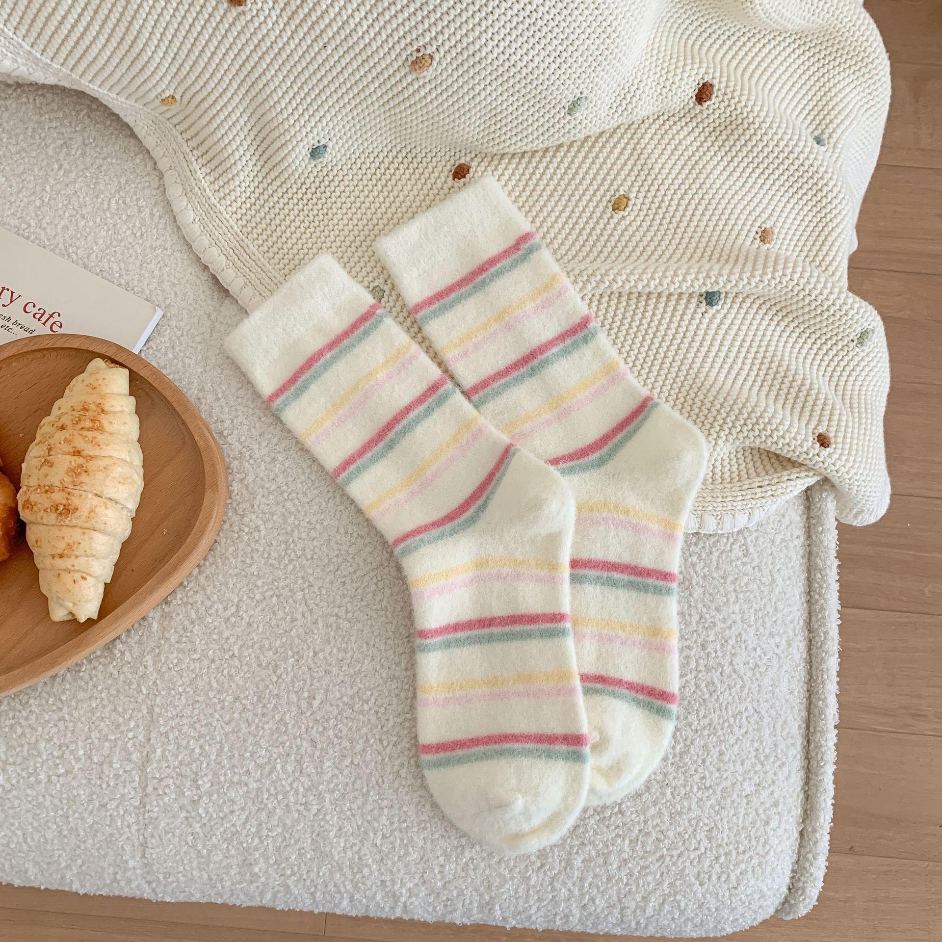 

Women s Pink Wool Socks - Striped Cartoon Design, Thick & Warm for Autumn/Winter, Mid-Calf Length, Plush Japanese Style One Size