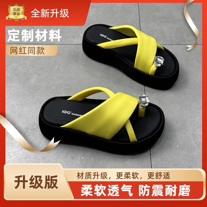 

Thick bottom heightening black set of toe cool slippers women s summer wear 2025 new models are not tired, high heel super fire one-word slippers 40
