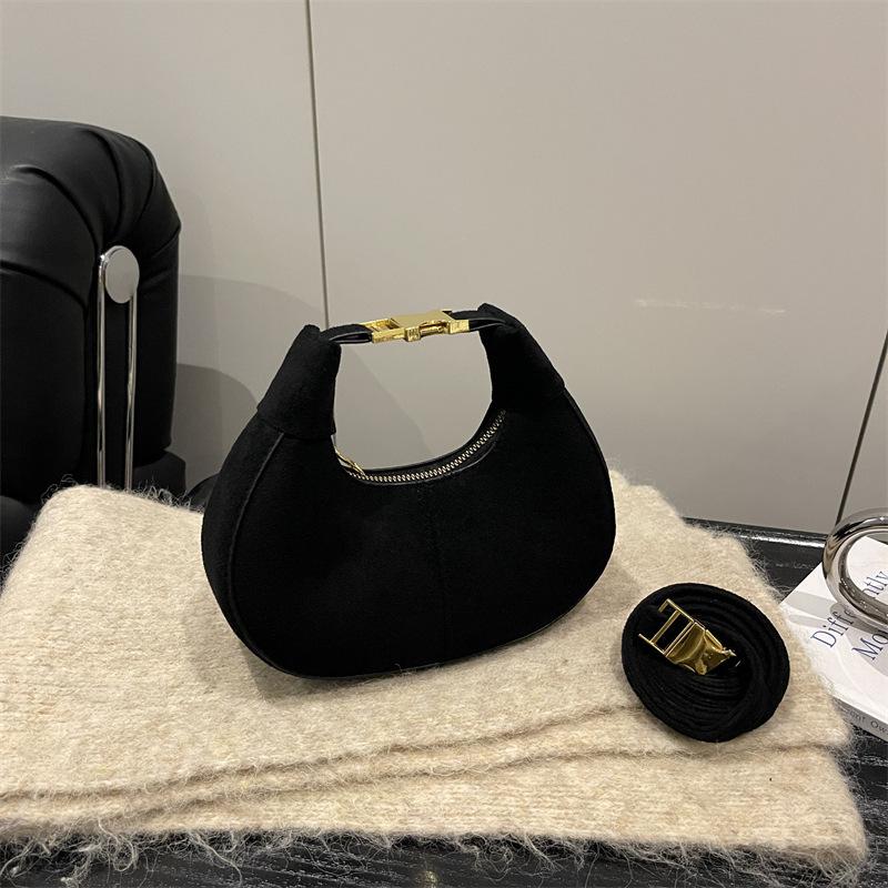 Retro matte handbag, foreign style, high-end dumpling hand carry small bag 2025 niche popular messenger mouth red envelope