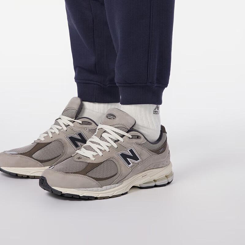 New Balance 2002R Series M2002RAW Unisex Casual Sneakers