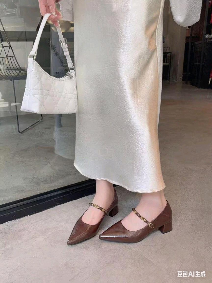 

French Mary Jane shoes women s summer 2025 new pointed soft sole metal buckle one word with flat bottom versatile single shoes 40