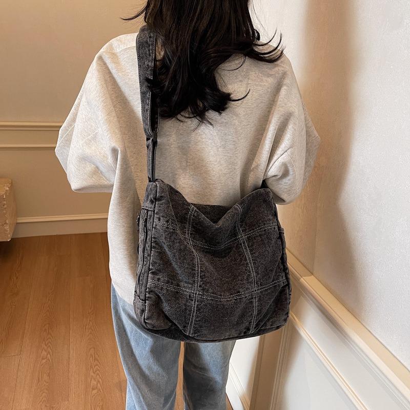Casual Commuter Denim Shoulder Bag Large Capacity Tote Bag Simple Versatile Messenger Bag Fashionable Canvas Bag Zipper