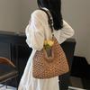 Summer Straw Woven Beach Tote - Fashionable Single Shoulder Handwoven Bag.