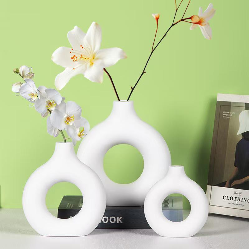 Donut-Shaped Imitation Ceramic Decorative Plastic Vase – Creative Living Room Ornament with Two-Half Design.