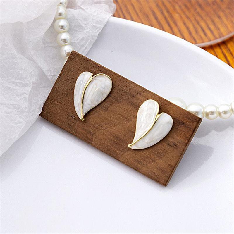 

1 пара Легкие Роскошные Темпераментные Уникальные Серьги-гвоздики в форме сердца для женщин, девочек, Модные Простые Серьги с Продвинутым Чувством, Ювелирные Изделия, Подарки бежевый