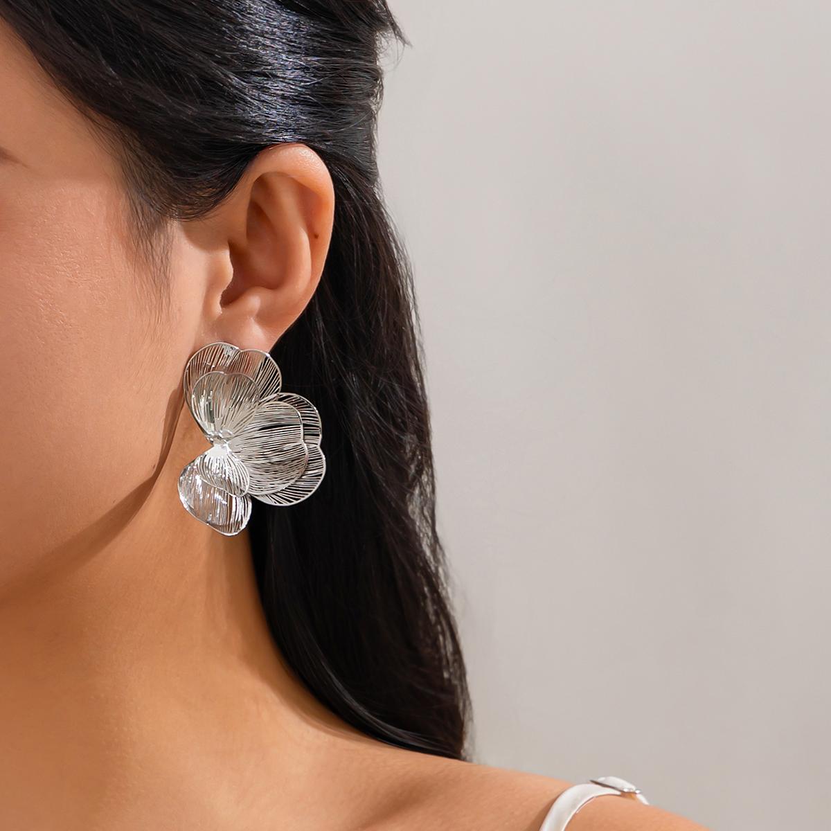 New Fashionable and Elegant Women s Gold Flower Earrings with Multi Layer Large Petal Perforated Earrings, Bridal Jewelry Gifts