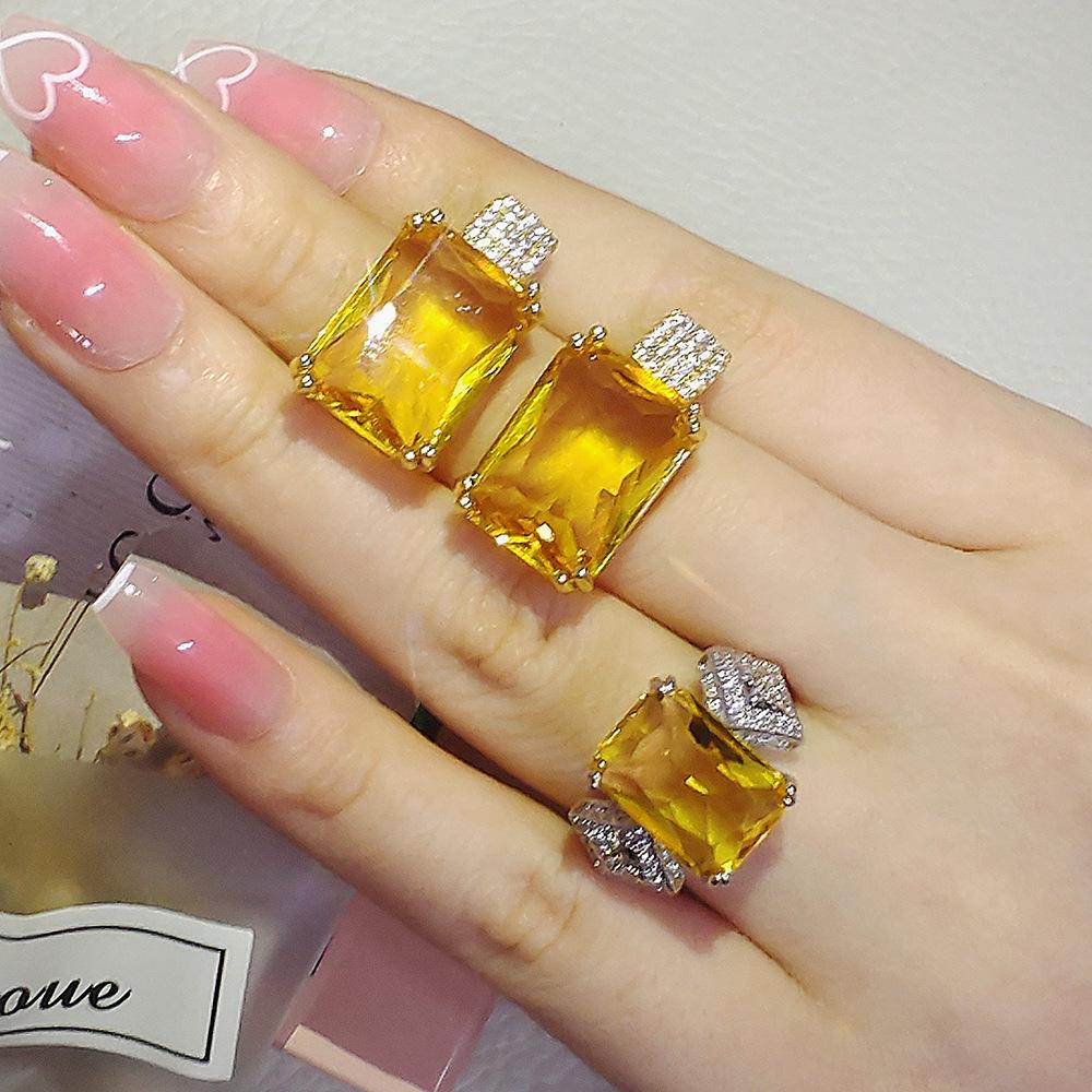 Ensemble de bijoux géométriques classiques Sheim Source: Ensemble deux pièces pour femmes avec bague et boucles d'oreilles (R7345-E7966)