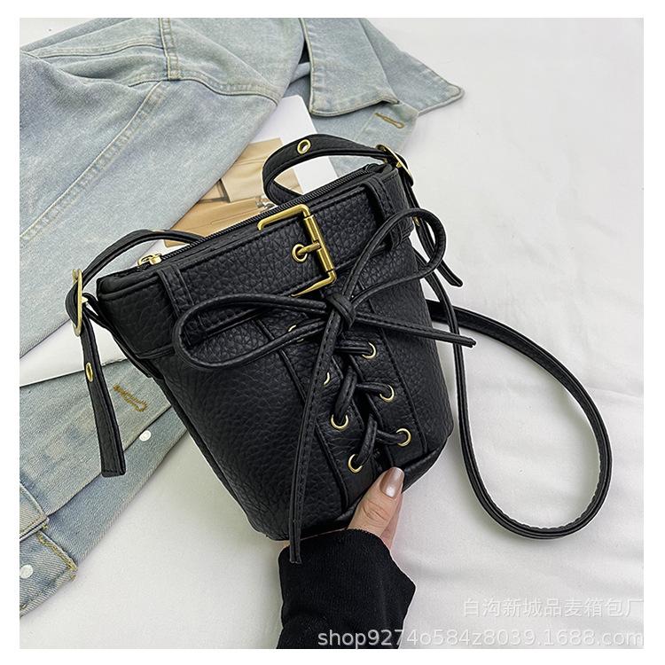 

Casual super hot niche hot girl style bag women s 2025 new foreign style crossbody bag fashionable one-shoulder underarm bucket bag чёрный
