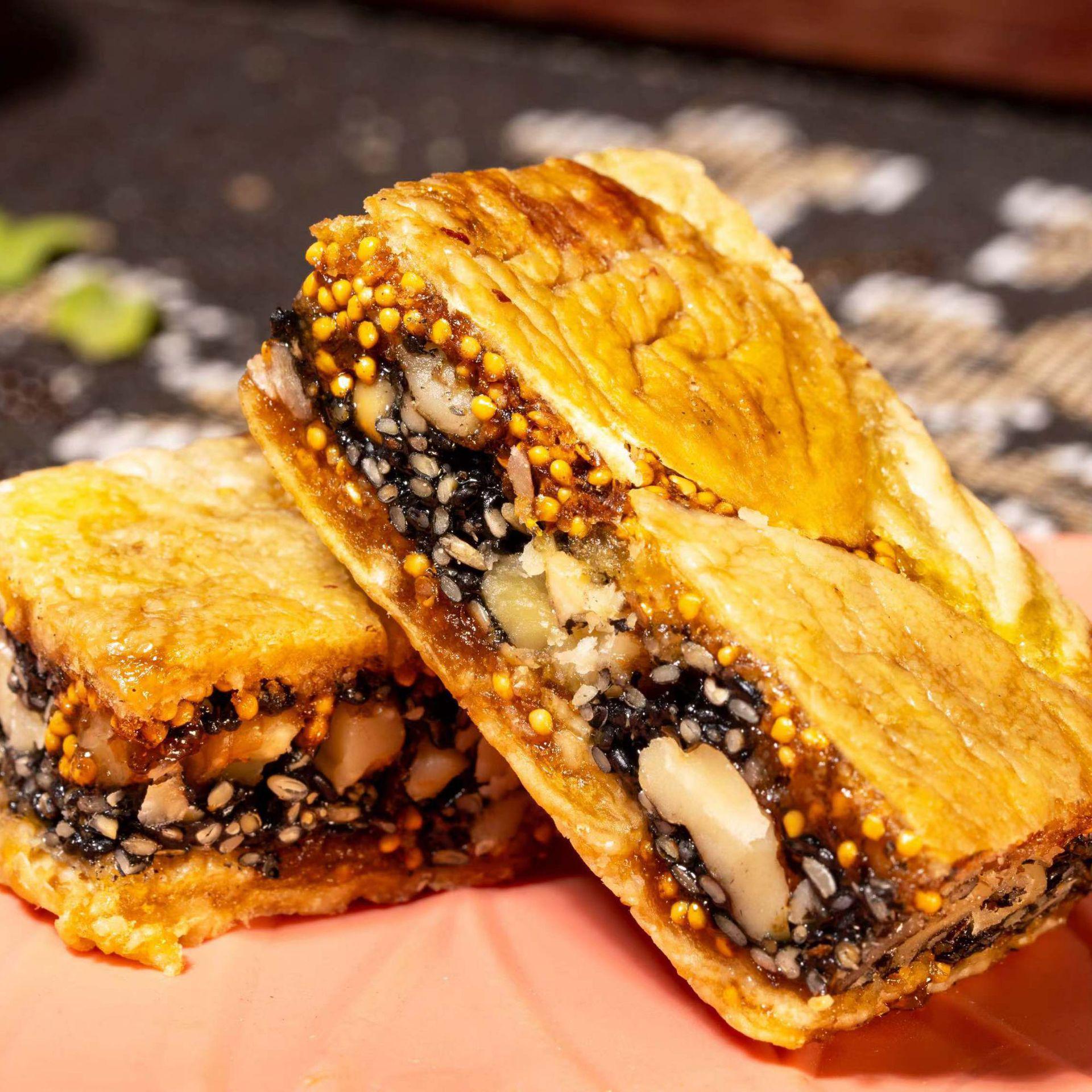 Black Sesame & Walnut Fig Sandwich Pie, 100g