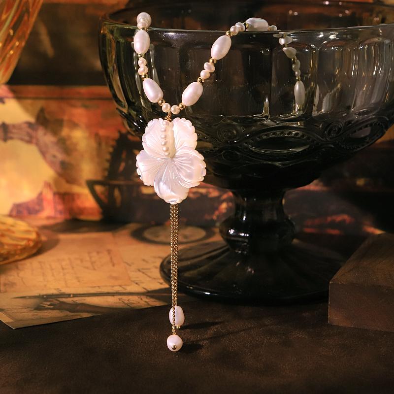 Natural Pearl Flower Shell Copper Bead Necklace Luxurious Design Fashion Classic Necklace Gift for Wife Women Jewelry GN0853