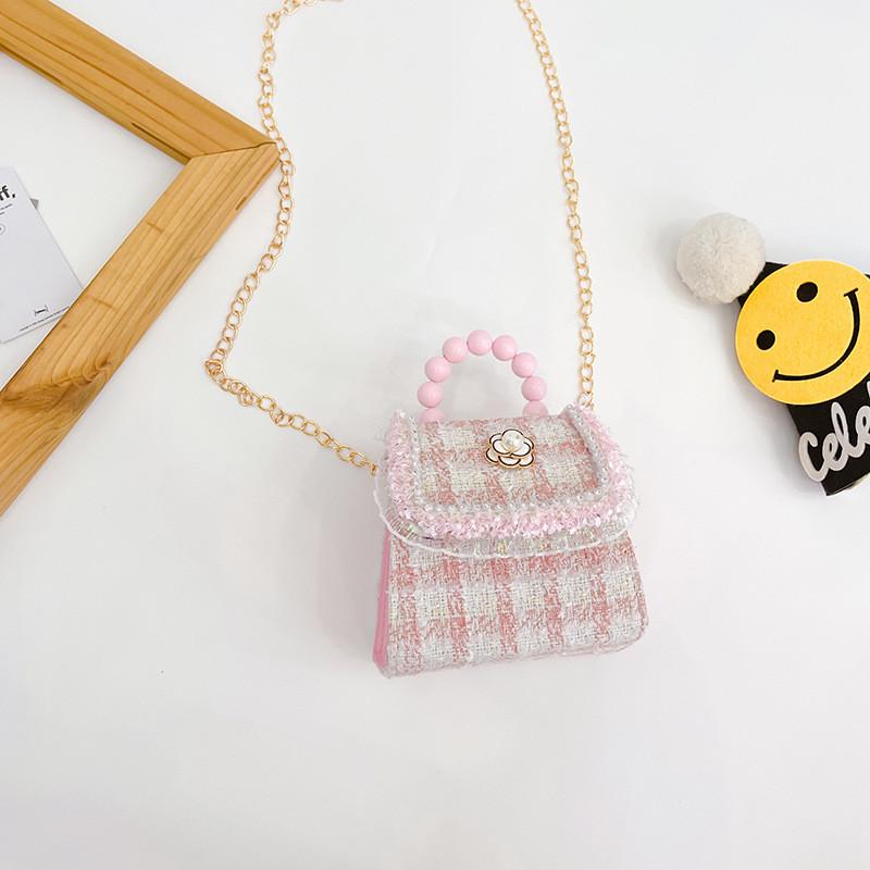 

Шикарная и стильная мини-сумка-кроссбоди «Принцесса» для девочек с жемчужными акцентами и магнитной застежкой. Идеально подходит для повседневных нарядов. Small Floral Pink