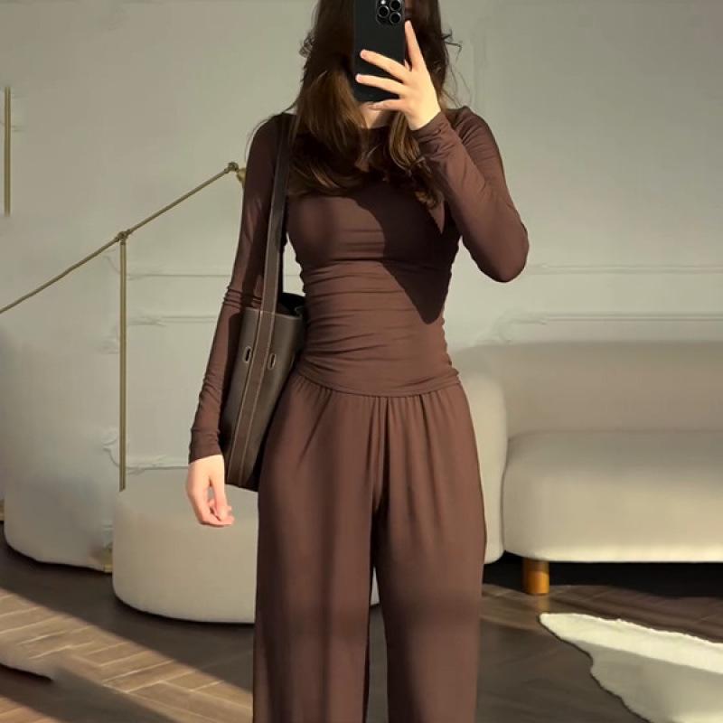 

Женский летний модный комплект 2025 года: облегающий топ с круглым вырезом и эластичные брюки широкого кроя X-Large