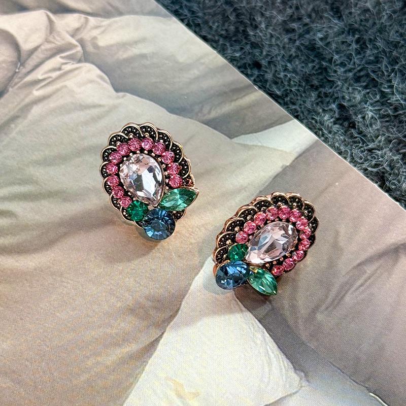 

Винтажные цветные серьги в стиле средневекового двора, темперамент легкой роскоши, ощущение высокого класса, серьги контрастных цветов