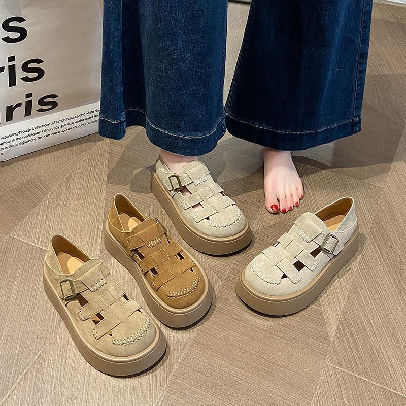 Two women wearing bag head sandals summer new thick-soled muffin lazy woman with one foot pedal hole