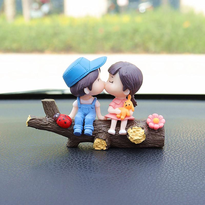 New Cute Couples Car Ornaments Tree Branch Figure Figurines Decorations Automotive Interior Dashboard Decor Accessories