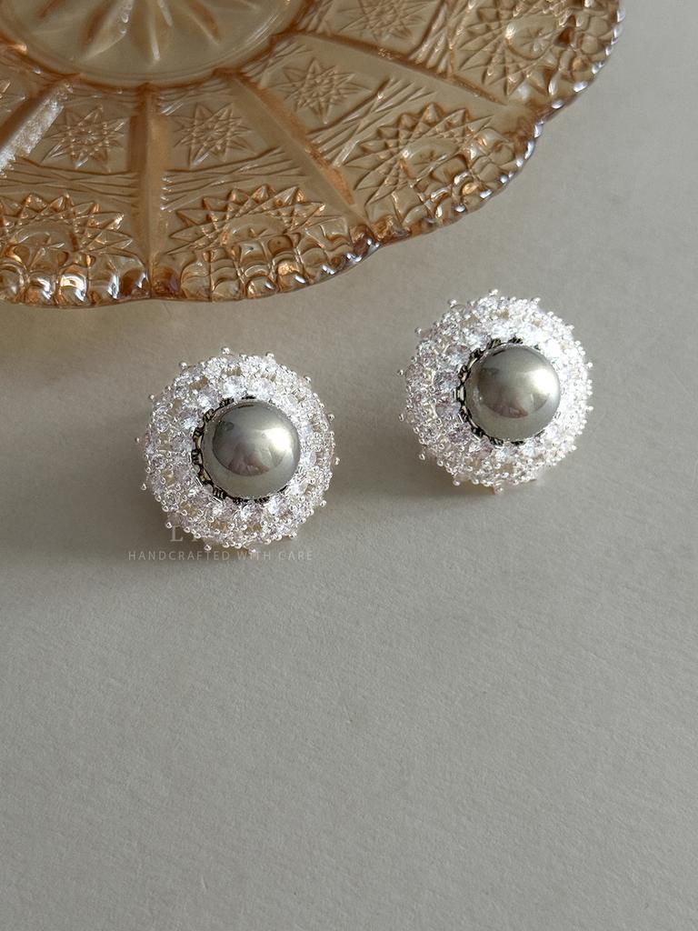 Round Star Zircon Hemming Earrings, Soft Light Pearl Light Luxury Commuting Niche Earrings, Versatile Retro Exquisite Earrings.